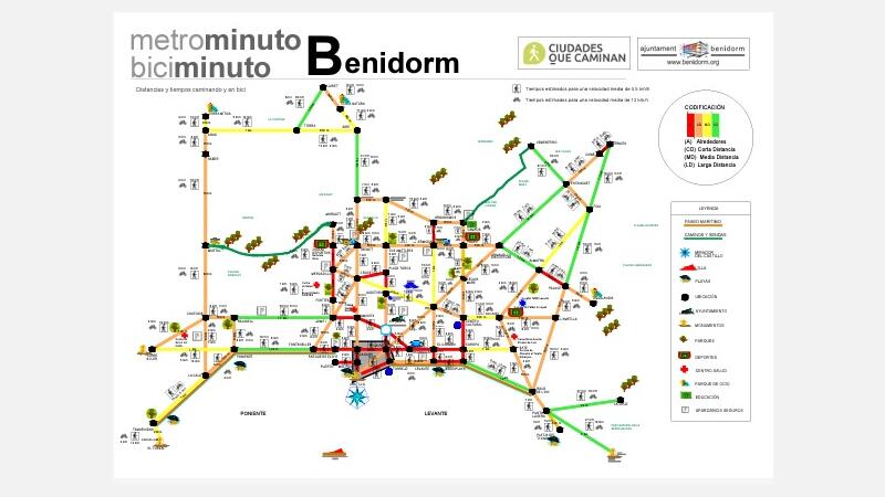 Benidorm coloca 25 paneles en distintos puntos de la ciudad para potenciar los desplazamientos a pie y en bici